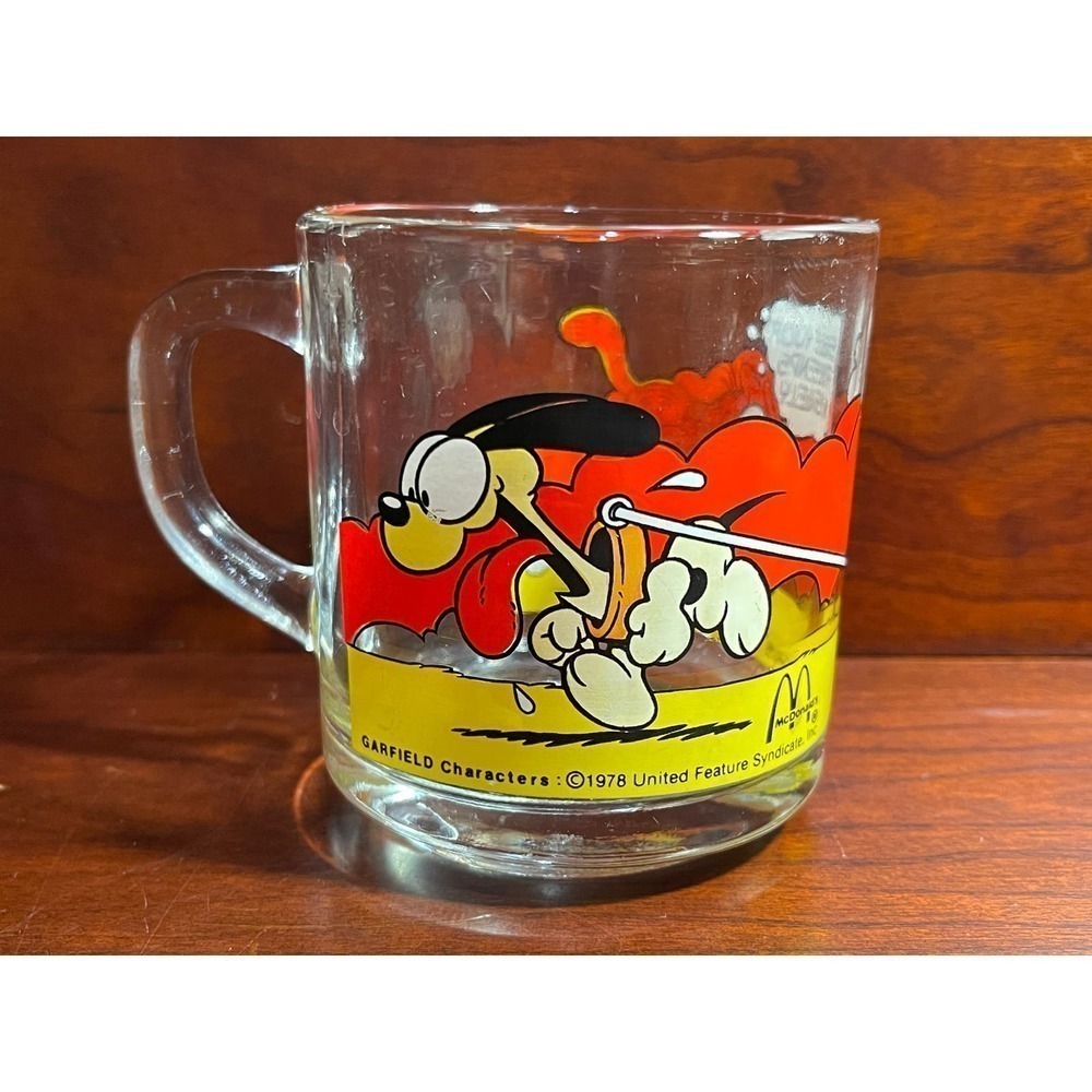 Vintage 1978 McDonalds Garfield Glass Mug w/ Odie & Skateboard Jim Davis